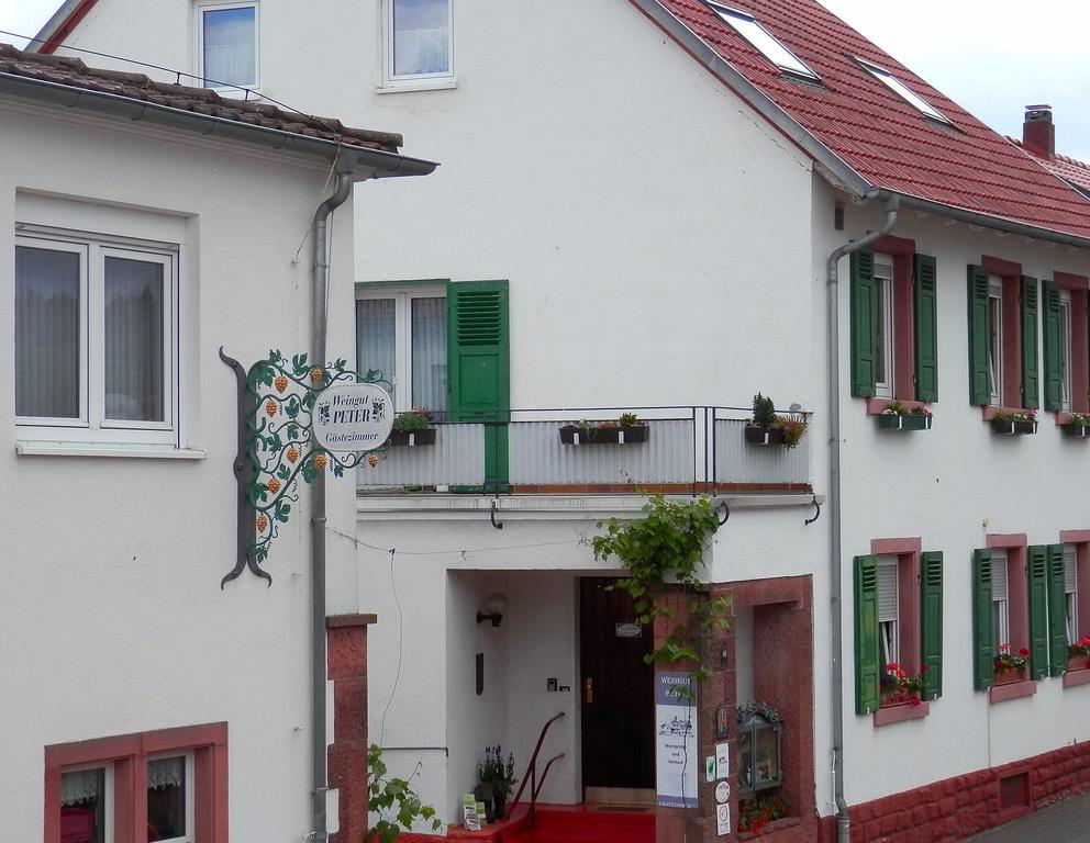 Gaestezimmer / Weingut Peter 3*