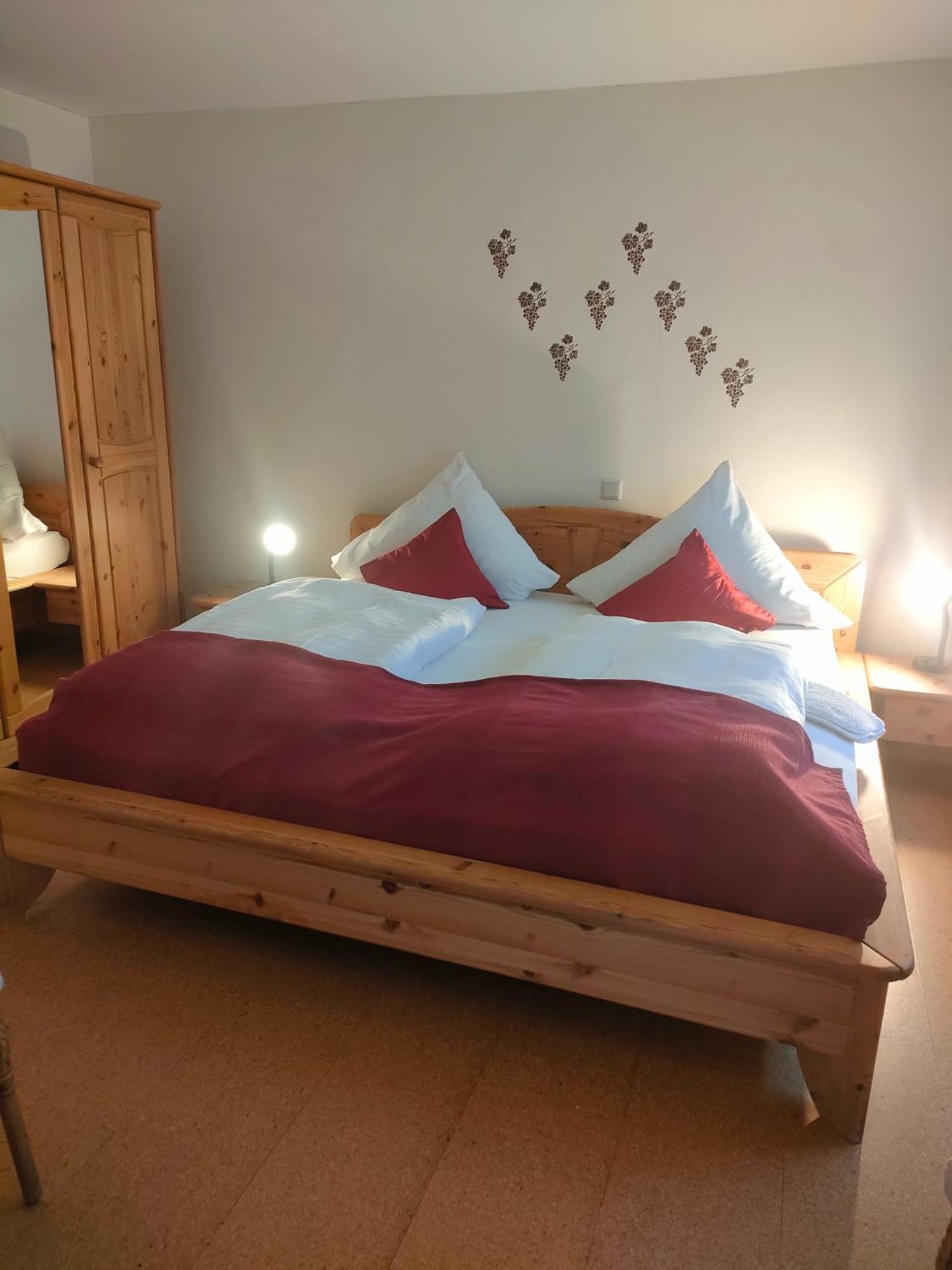 Gaestezimmer / Weingut Peter Guest house
