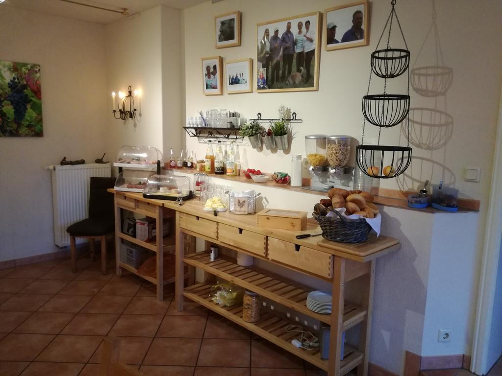 Gaestezimmer / Weingut Peter 3* Wachenheim an der Weinstrasse