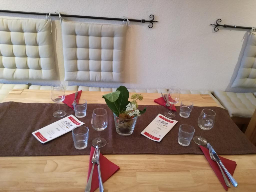 Gaestezimmer / Weingut Peter 3*